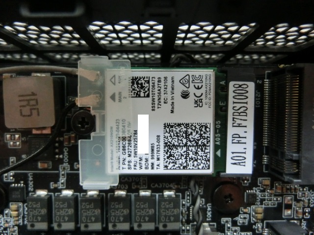 UM760 Slim に AX210NGW を設置したところ